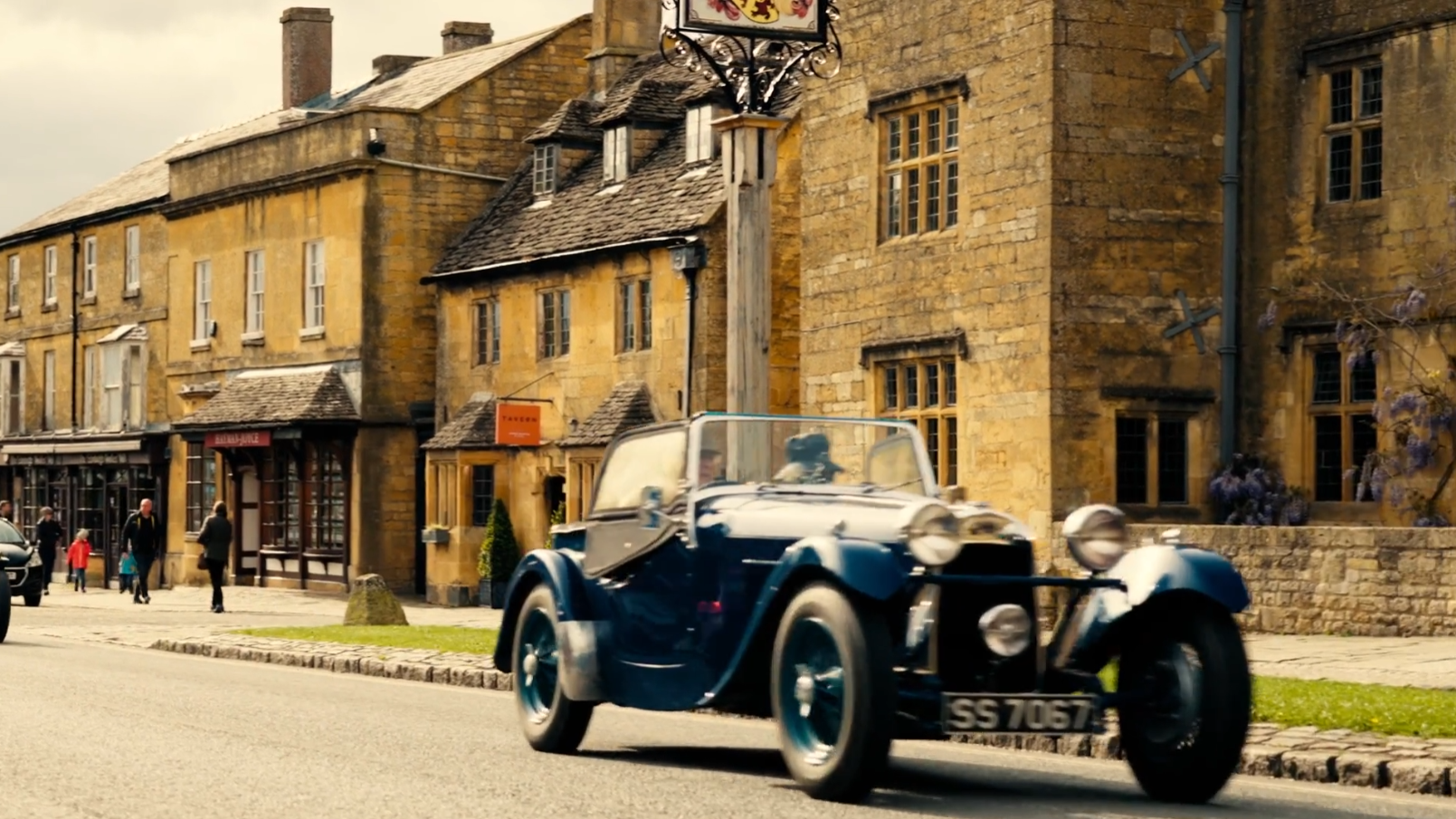 Classic car approaching the reception door of the hotel