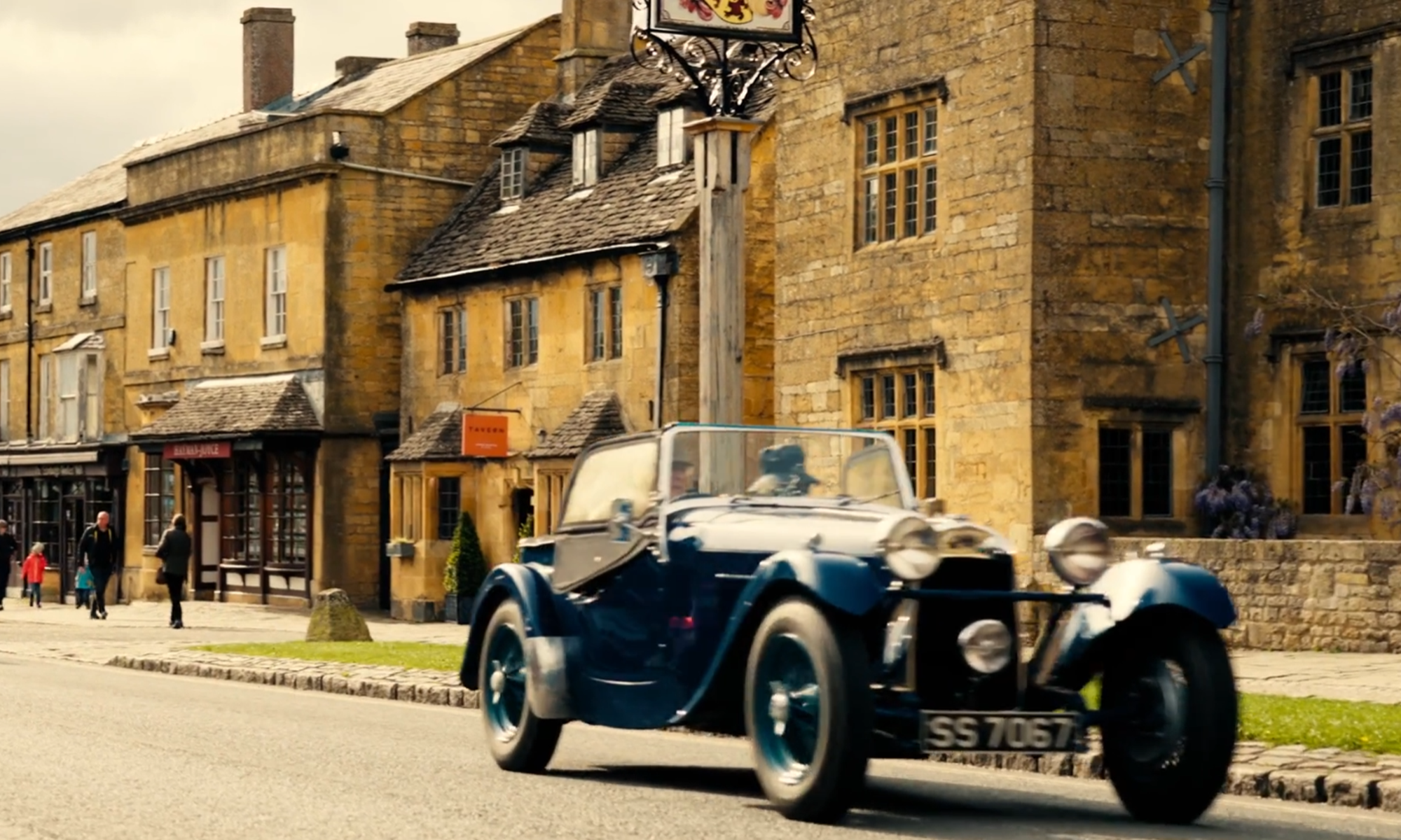 The Lygon Arms Hotel — interior and exterior view 13