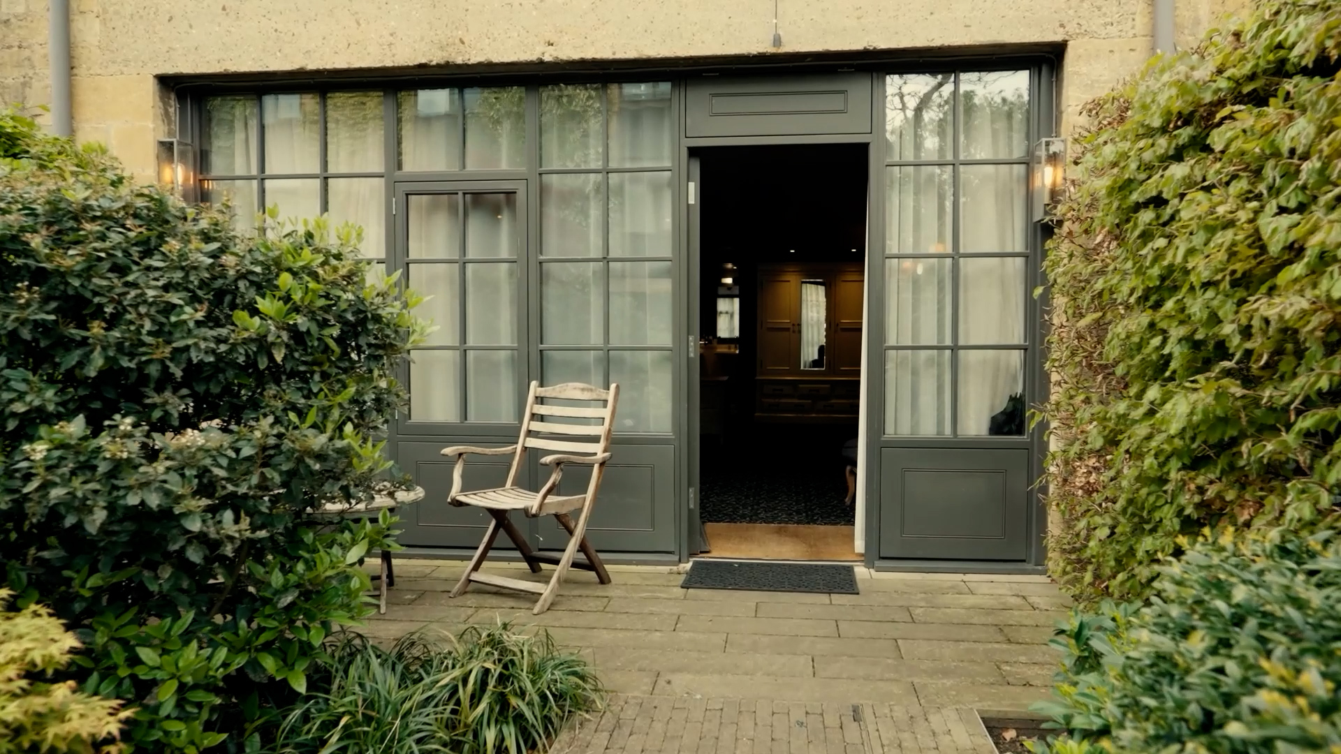 Video tour of rooms and suites