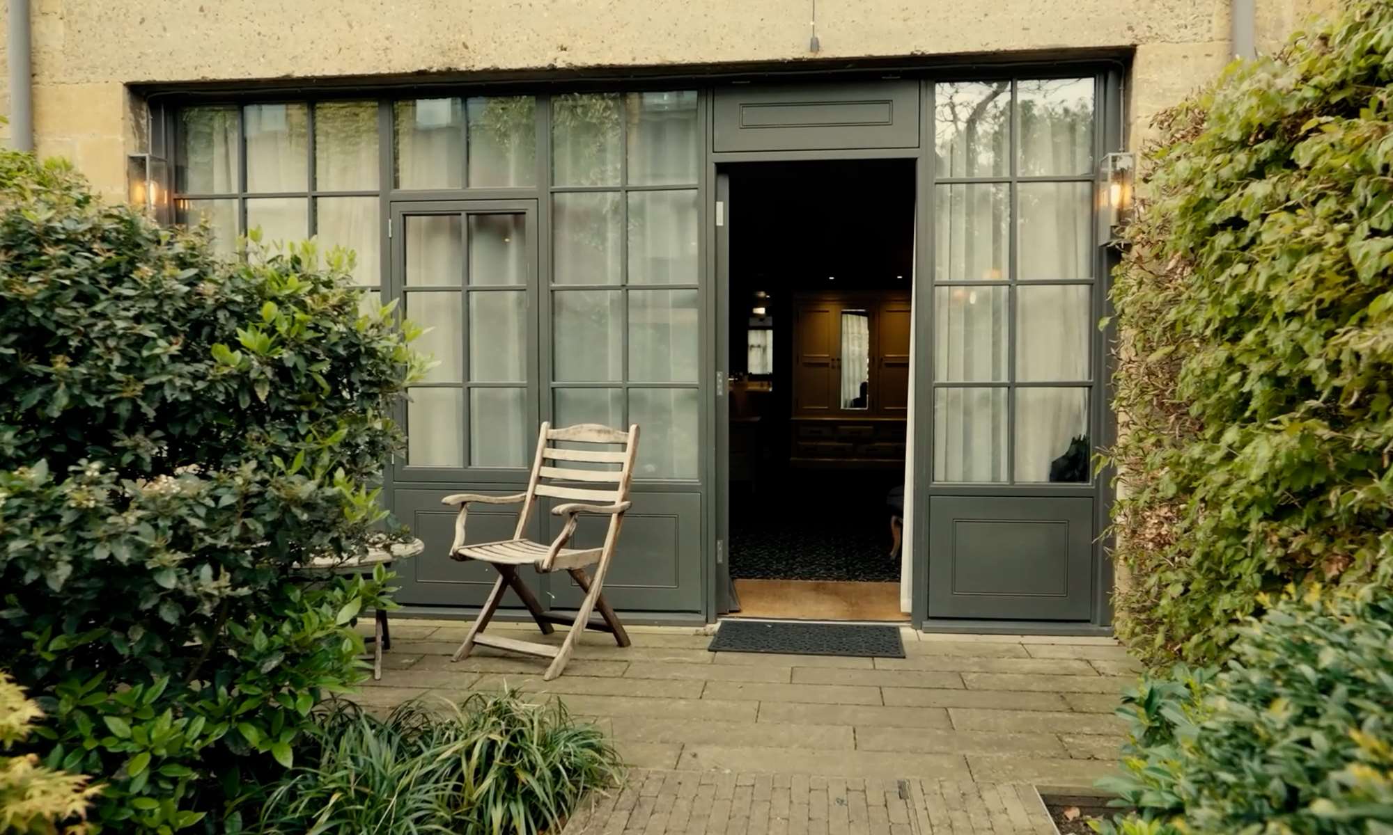 Video tour of rooms and suites